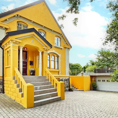 10 Person In Arendal-by Traum Arendal